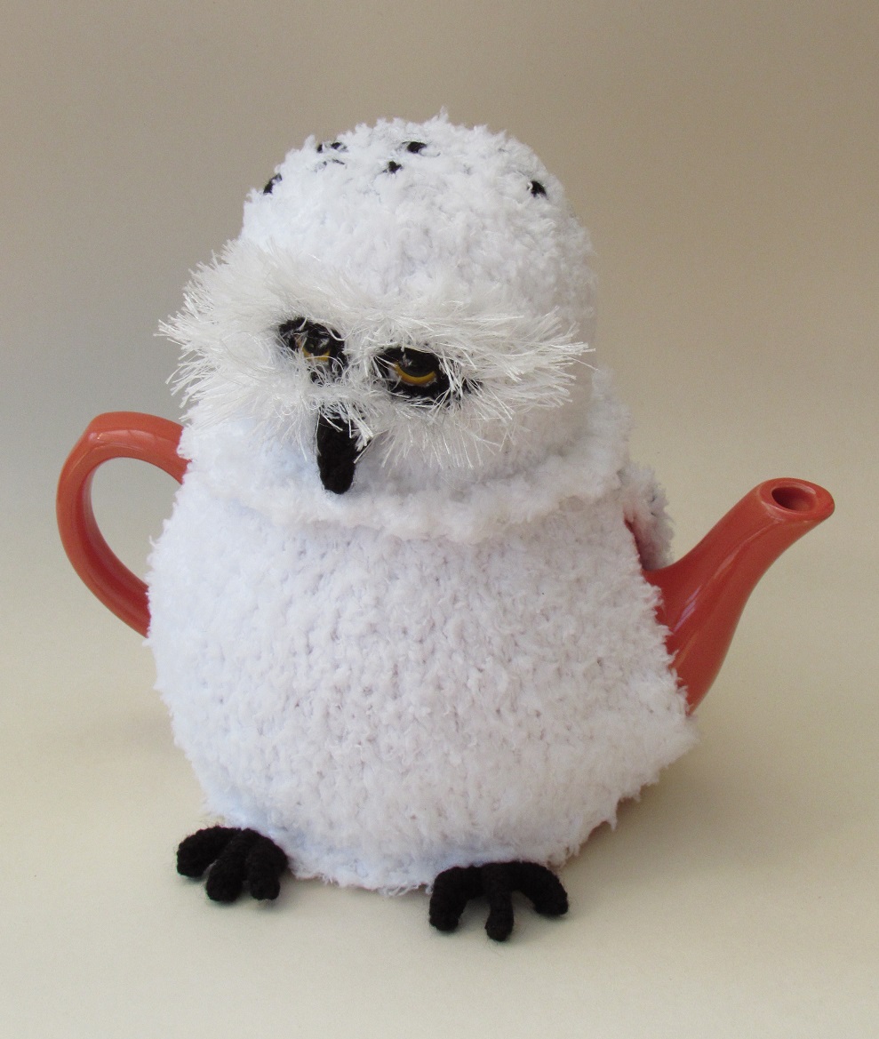 Snowy Owl tea cosy